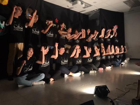 李祤溦 - 宜蘭營隊時表演給孩子看的謝幕照