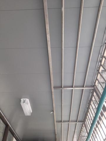 承澤 - 三樓前陽台，施工倒吊天花板，使用350型裝潢板，順便幫業主更換ㄧ尺日光燈