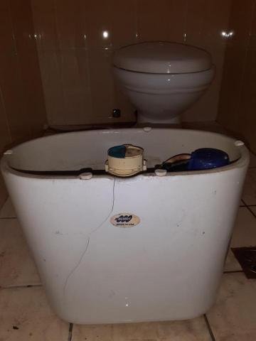 中港水電修繕 - 馬桶水箱破裂