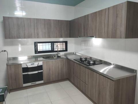 合夆廚具 - L型不鏽鋼廚具~耐操,賀凍,拚第一就是這個了!不鏽鋼檯面方面清潔,又耐用,最適合家中經常開伙的朋友,大空間的收納加上無把手時尚設計,
您就是靓女大主廚/型男大主