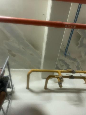 佑聯工程行 - 地下室防水天花板，佈塗防水塗料