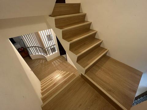 清木棉窗飾 - ✨塑膠地磚包樓梯 清木棉窗飾 - ✨塑膠地磚包樓梯