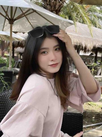 提供睫毛夾用法服務的專家李彥伶