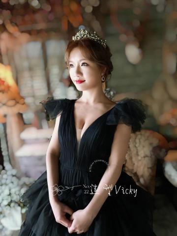 徐瑋琪Vicky - 典雅的低盤髮造型