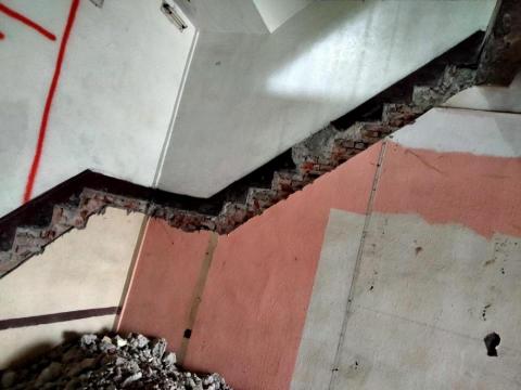 馮柄瑞 - 台中樓梯打除