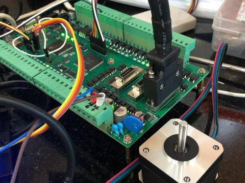 張錦松 - 6軸控制系統