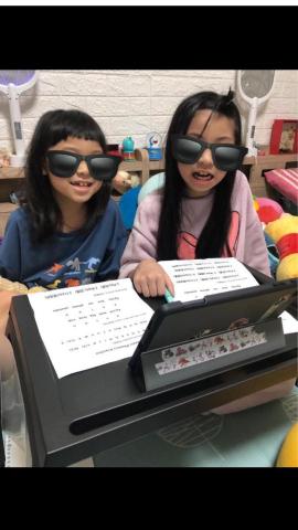 高鈺婷 - 線上上課時家長的側拍