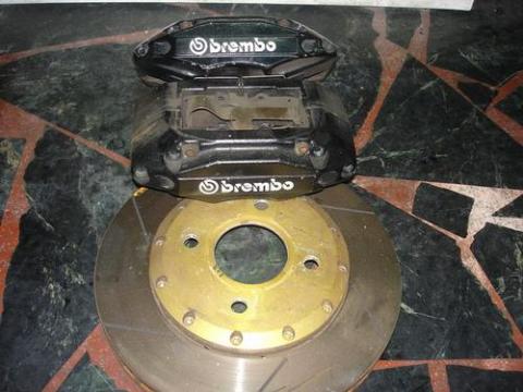 車技匠汽車維修保養中心 - 喜歡改裝車、開快車的朋友們，改裝加大碟不只是為了好看而已，事實上制動力的提升才是真正的意義所在喔！

追求貼背感的朋友們，遇到緊急事故可以煞的住才是真正安全的玩法！

加大碟剎車套件特點：

*優良的剎車減速感

*極佳的抗高溫能力

*極佳的高溫散熱性

*碟盤、 鋁圈視覺比例佳

*碟盤出廠時己做耐高溫熱處理及高速平衡校正確保高速剎車不抖動