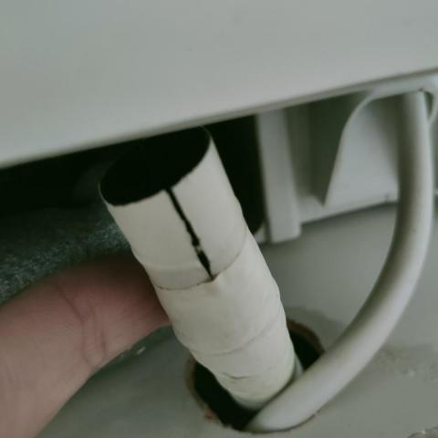 WASH KOOL - 享酷|冷氣細部清潔專家 - 清洗前測試發現排水管龜裂 WASH KOOL - 享酷|冷氣細部清潔專家 - 清洗前測試發現排水管龜裂
