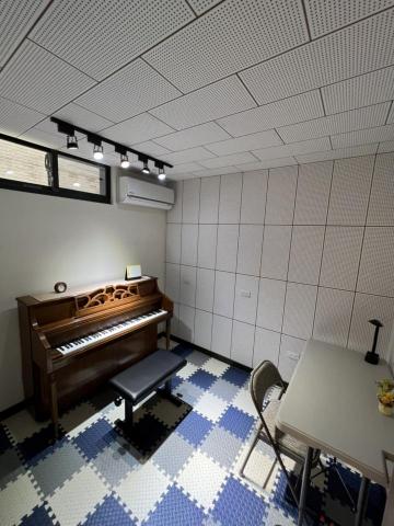 弦臻音樂/英文工作室(鋼琴&小提琴&全英文教學) - 安靜、舒適的獨立練琴空間