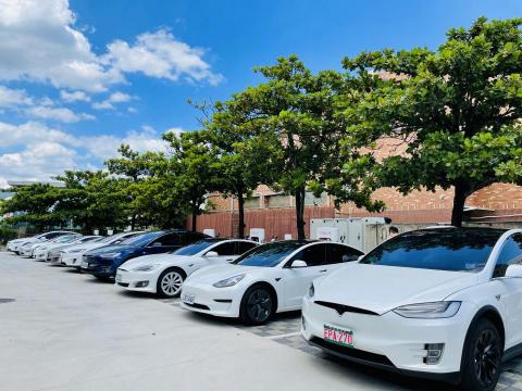 小林輕旅行 - 特斯拉就是一種時尚