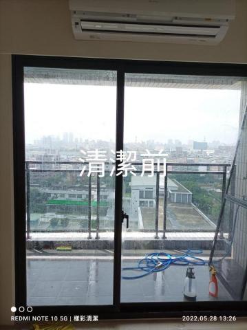樣彩清潔 - 陽台落地窗及外牆玻璃清潔前