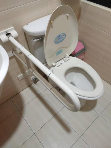 蕭先生居家無障礙改善、電視架安裝 - 活動扶手
