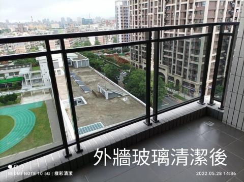 樣彩清潔 - 陽台外牆玻璃清潔後0973298678