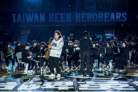 何冠勳 - 台啤英雄主場開場