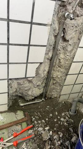 家庭水電 - 修復等待貼補磁磚