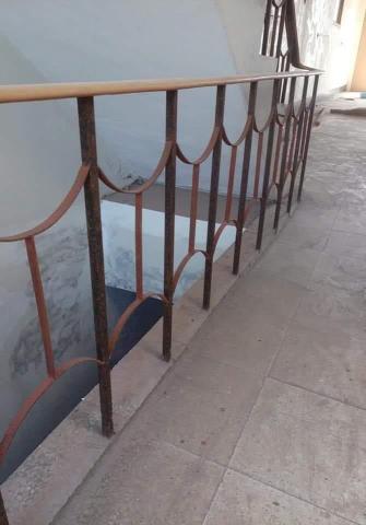 北區個人油漆空間工作室 - 舊扶手除鏽上防鏽漆