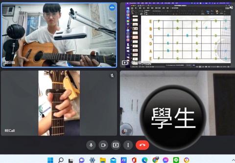只要一堂課超級速成學彈唱！ 劉宗倫線上、實體吉他老師、 - 線上上課方式：
1.兩個手部視角(皆可微調)
2.講義投影、電子檔講義