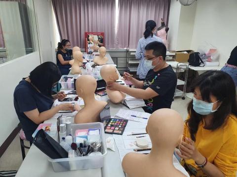 迪奧美容教育學苑 - 國家美容丙乙級