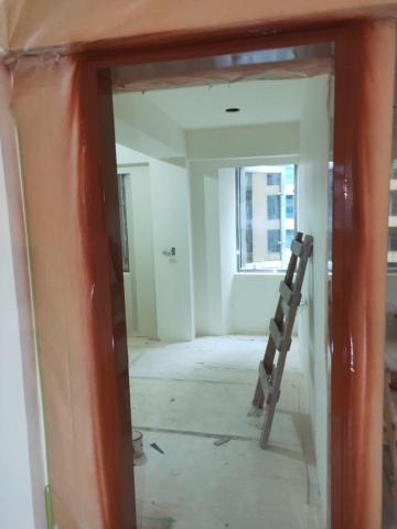 洪先生 - 門斗噴漆