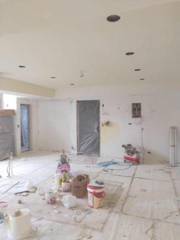 洪先生 - 天花板批土未研磨，牆面局部補土