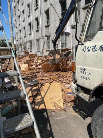 忠錸專業精緻搬家 -  台中潭子加工出口區廢棄物清理作業