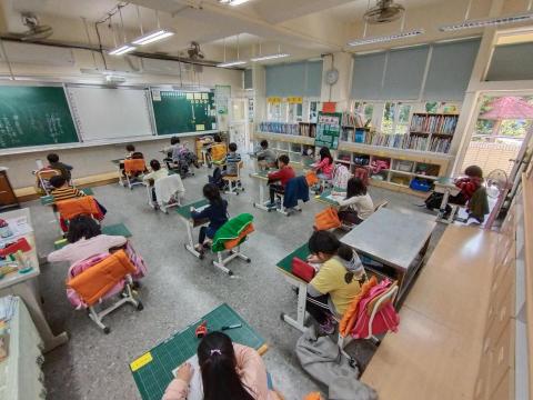 吳明娟（國民小學教師證） - 110年2月起在台北市某國小擔任代理教師