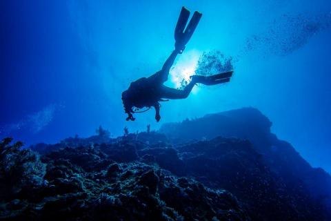 彭昊昱 - 深藍的海