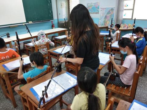 蔡芷瑜 二胡/樂理教學 - 二胡音樂課教學-三年級