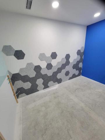 李亞倢，宏宣地板 - 客製化SPC牆壁地板