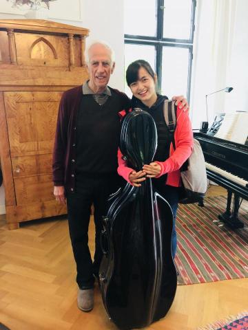 邱郁堯/ 大提琴(線上)家教老師 - 與德國大提琴泰斗Wolfgang Boettcher的課後合影