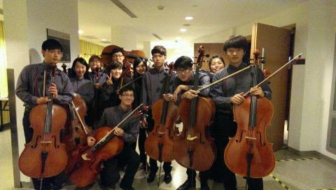 邱郁堯/ 大提琴(線上)家教老師 - 獲選為亞洲青年管弦樂團團員，並於亞洲巡迴演出