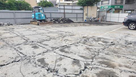 原田工程行 - 水泥地破碎