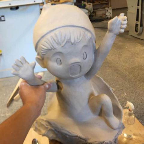 涂家源 - 雕塑製作。
照片為粗胚土型，後續還有製模、翻模、細節修飾等等，每個材質會有不同的工作時間與報價。