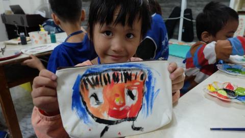 木頭 專業美術設計老師 - 帶領國小低年級完成有趣的勞作作品 木頭 專業美術設計老師 - 帶領國小低年級完成有趣的勞作作品