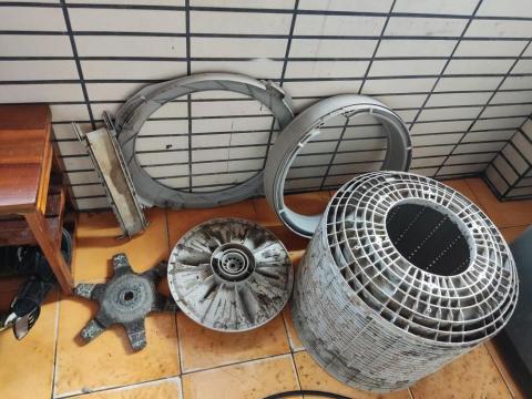 生活的旋綠洗冷氣專家 - 洗衣機配件清洗前 生活的旋綠洗冷氣專家 - 洗衣機配件清洗前