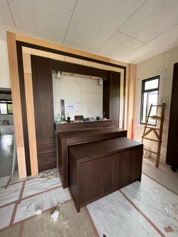 興都室內裝修工程 - 桌子要拜拜的時候可以拉出來，擺放豐盛的供品