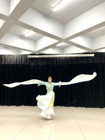 陳芸慈 - 提供中國舞的教學