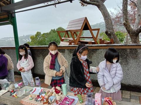 余小姐 - 跳蚤市場
