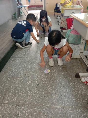 余小姐 - 童玩陀螺