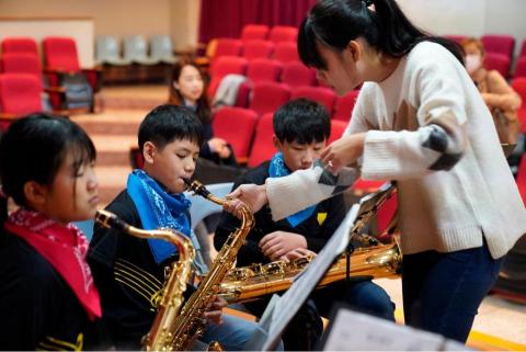 薩克斯風黃珮涵老師 - 