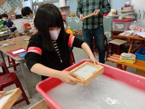 余小姐 - 手工紙