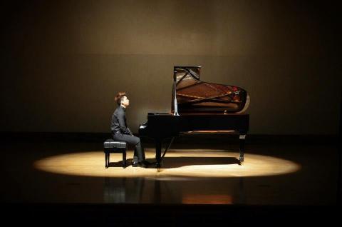 Jimmy - 鋼琴獨奏會
地點：臺南雅音樓