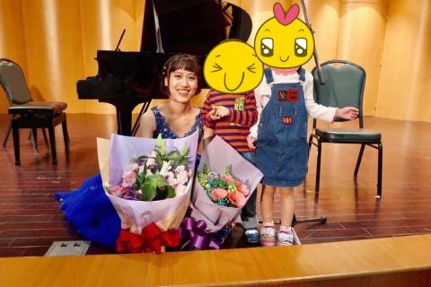 勻音樂工作坊/張老師 - 鋼琴音樂會謝幕 學生獻花