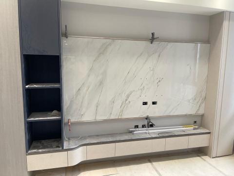 磐恆工程有限公司 - 薄板磁磚：120x240x6mm
電視牆乾式施工