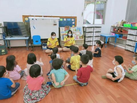 方怡婷 - 在愛林幼兒園說故事