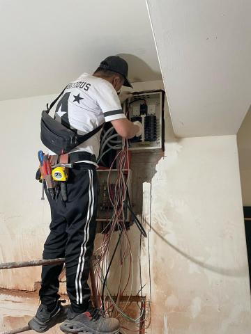 俊豪水電工程 -  更換新電箱 整理