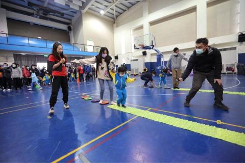 Stacey多元活動公司 -  300人活動主持