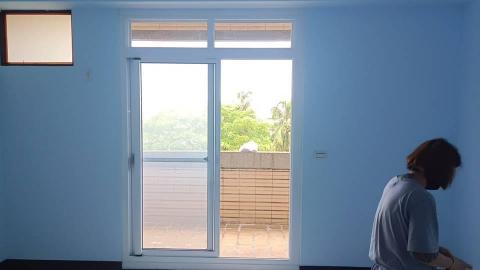 泳旺翻修工程 - 大坪頂案件重新粉刷，加新產品自黏地板