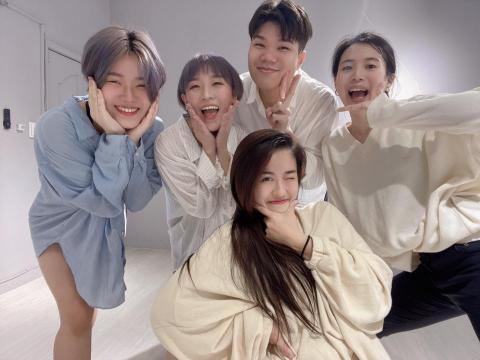 邱琪崴 -  邱琪崴 -